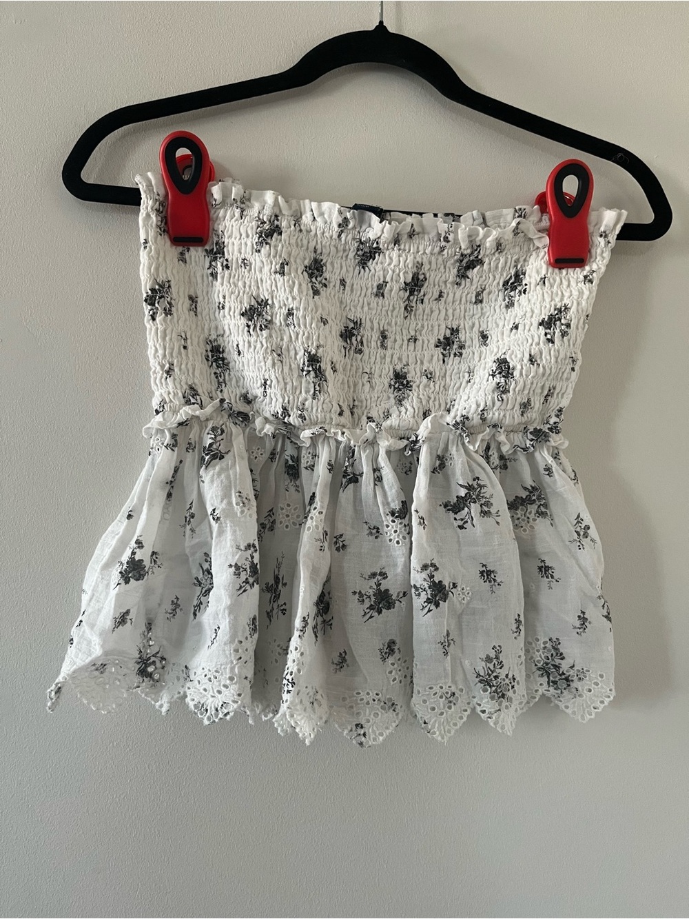 American Eagle White Blue Floral Smocked Strapless Top Medium Cottagecore Dainty